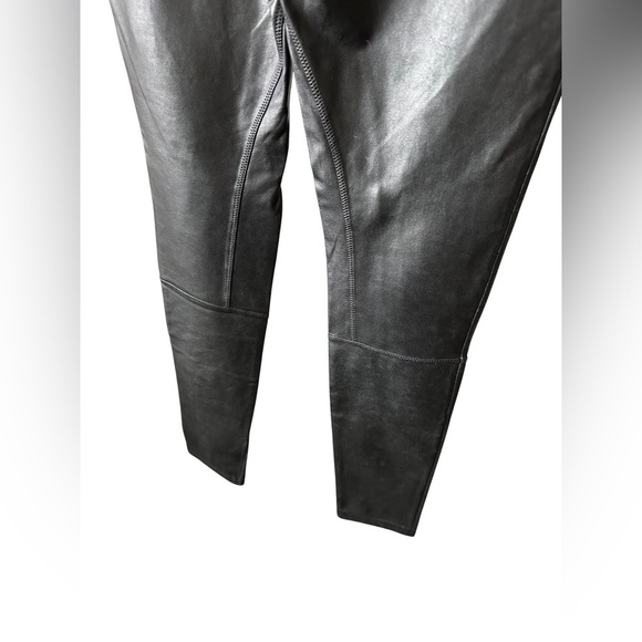 Aritzia Vegan leather leggings Xs - Picture 5 of 6